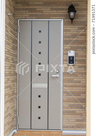 Building_new apartment entrance approach Building_new apartment entrance approach 71991371