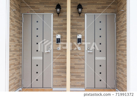 Building_new apartment entrance approach 71991372