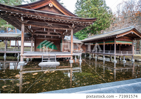 AU Santaro CM Misogi Shrine Noh Theater 71991574