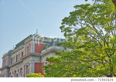 [Osaka Prefecture] Osaka Central Public Hall during the fresh green season in May 71991629