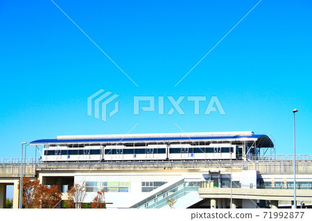 Linimo停在長久手市Ai地球博覽會紀念公園站的風景 71992877