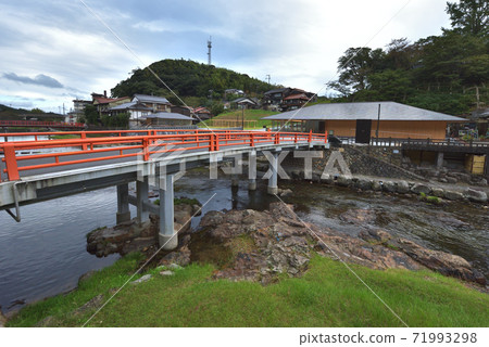 (Yamaguchi Prefecture) Yumoto Onsen, Nagato City Onshinkawa and Red Bridge (Yamaguchi Prefecture) Yumoto Onsen, Nagato City Onshinkawa and Red Bridge 71993298