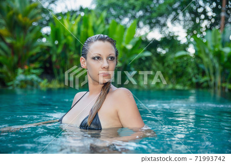 Portrait of a cute woman 71993742