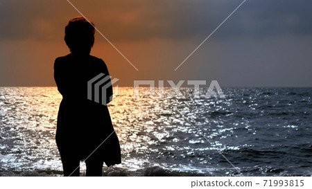 Extreme close-up, detailed. lots of white potatoes on the table 71993815