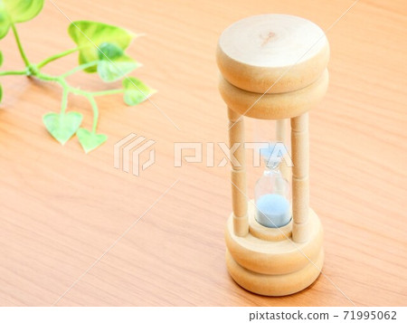 Hourglass (12) 71995062