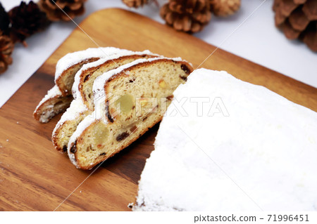 Stollen / decoration / pine cones for Christmas Stollen / decoration / pine cones for Christmas 71996451