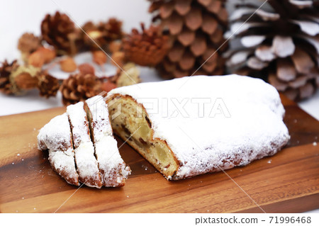 Stollen / decoration / pine cones for Christmas Stollen / decoration / pine cones for Christmas 71996468