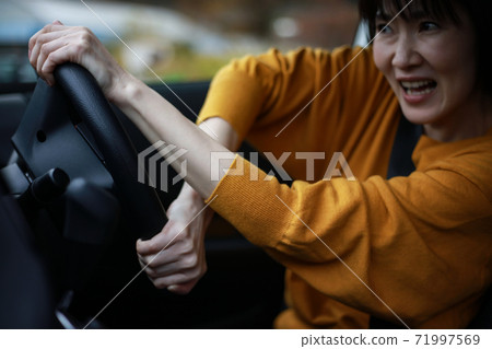 一個突然轉過身來的女人 71997569