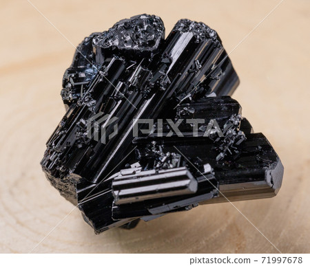 Black tourmaline / shawl_2 71997678