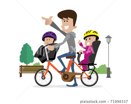 Parents and children who carry their children on bicycles and go to the park Parents and children who carry their children on bicycles and go to the park 71998337