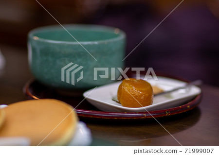 Japanese dessert-Kanro-ni with tea and kumquat 71999007