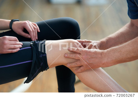Girl injured her leg during gym training. Girl injured her leg during gym training. 72003267