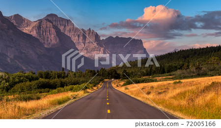 Beautiful View of Scenic Highway with American Rocky Mountain Landscape 72005166