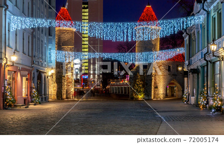 Tallinn. City gate on Viru street at night. 72005174