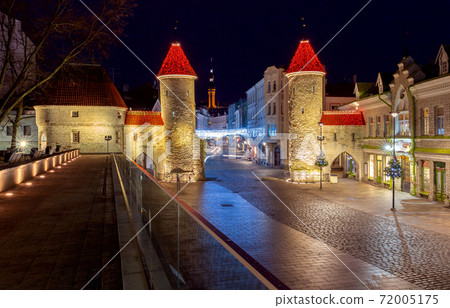 Tallinn. City gate on Viru street at night. 72005175