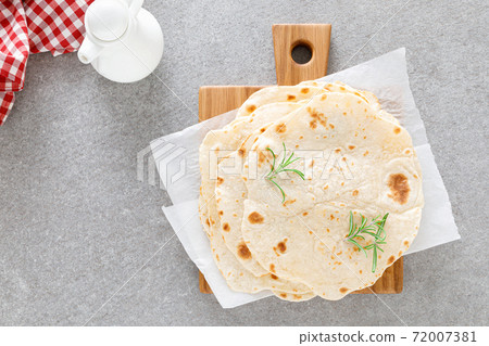 Indian flatbread chapati, thin lavash, pita Indian flatbread chapati, thin lavash, pita 72007381