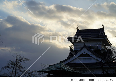 Autumn cloudy sky and Kaminoyama castle Autumn cloudy sky and Kaminoyama castle 72009239