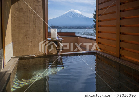Outdoor hot-spring bath with the beautiful view of Mountain Fuji and Lake Kawaguchiko in Japan Outdoor hot-spring bath with the beautiful view of Mountain Fuji and Lake Kawaguchiko in Japan 72010080
