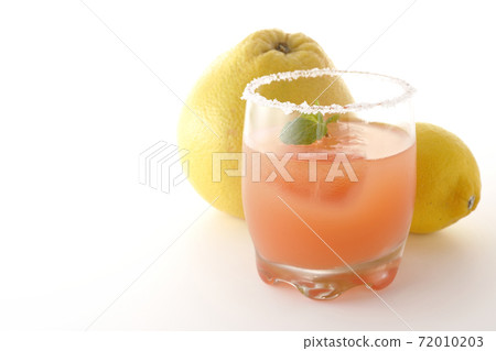 Photographed pink salty dog with mint with salt on the edge of the glass, grapefruit and lemon on a white background Photographed pink salty dog with mint with salt on the edge of the glass, grapefruit and lemon on a white background 72010203