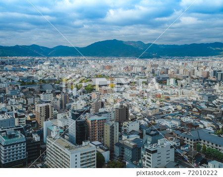 In Kyoto, a distant view of the sunny Nishi Honganji Temple 72010222