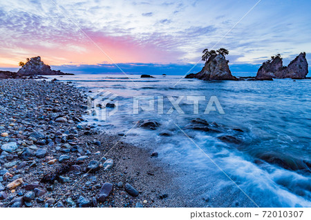 (Shizuoka Prefecture) Irozaki / Minokake Rock at dawn 72010307