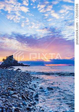 (Shizuoka Prefecture) Irozaki / Minokake Rock at dawn (Shizuoka Prefecture) Irozaki / Minokake Rock at dawn 72010308