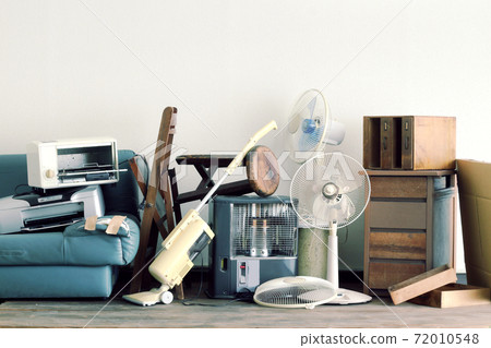 Group photo of oversized garbage 72010548