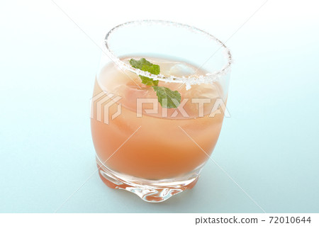 Salty dog with mint with salt on the edge of the glass Salty dog with mint with salt on the edge of the glass 72010644