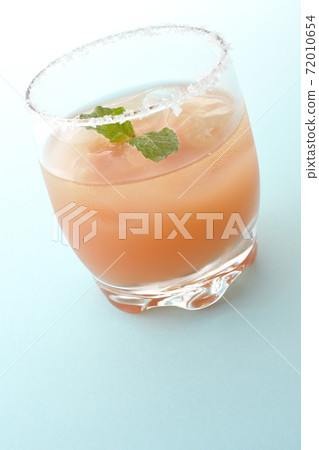 Salty dog with mint with salt on the edge of the glass Salty dog with mint with salt on the edge of the glass 72010654