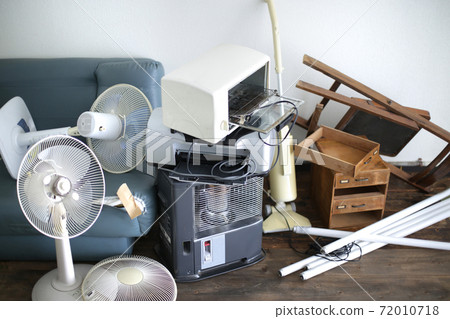 Group photo of oversized garbage Group photo of oversized garbage 72010718