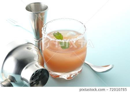 Salty dog with mint with salt on the edge of the glass, cocktail shaker and major cup Salty dog with mint with salt on the edge of the glass, cocktail shaker and major cup 72010785