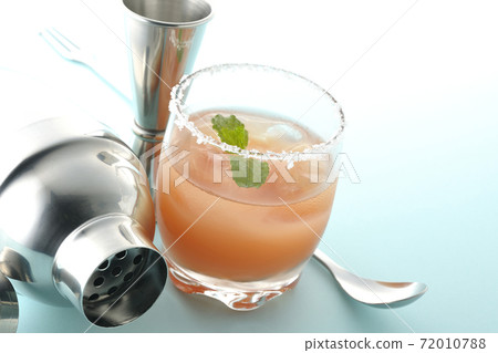 Salty dog with mint with salt on the edge of the glass, cocktail shaker and major cup Salty dog with mint with salt on the edge of the glass, cocktail shaker and major cup 72010788