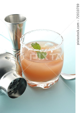 Salty dog with mint with salt on the edge of the glass, cocktail shaker and major cup Salty dog with mint with salt on the edge of the glass, cocktail shaker and major cup 72010789