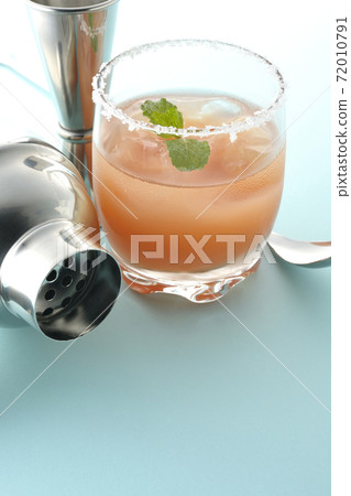Salty dog with mint with salt on the edge of the glass, cocktail shaker and major cup Salty dog with mint with salt on the edge of the glass, cocktail shaker and major cup 72010791