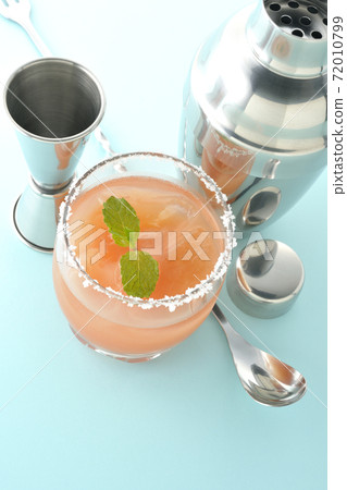 Salty dog with mint with salt on the edge of the glass, cocktail shaker and major cup Salty dog with mint with salt on the edge of the glass, cocktail shaker and major cup 72010799