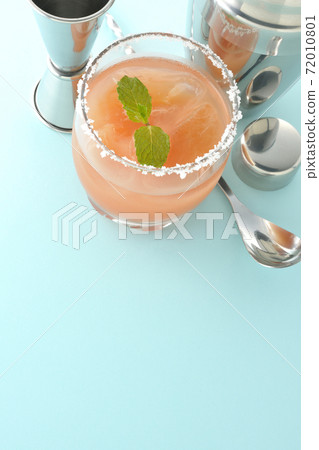 Salty dog with mint with salt on the edge of the glass, cocktail shaker and major cup Salty dog with mint with salt on the edge of the glass, cocktail shaker and major cup 72010801