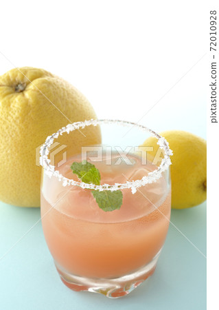Pink salty dog with mint and grapefruit and lemon with salt on the edge of the glass Pink salty dog with mint and grapefruit and lemon with salt on the edge of the glass 72010928