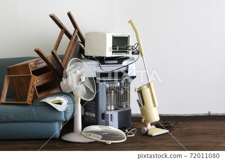 Group photo of oversized garbage Group photo of oversized garbage 72011080