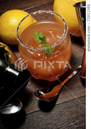 Salty dog with mint, cocktail shaker, major cup, grapefruit and lemon Salty dog with mint, cocktail shaker, major cup, grapefruit and lemon 72011368