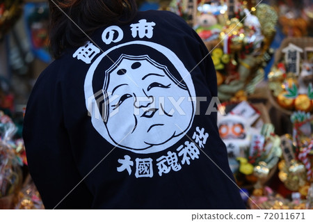 New Year's business prosperity Kumaide in Tori no Ichi to pray for the safety of my wife 72011671