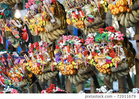 New Year's business prosperity Kumaide in Tori no Ichi to pray for the safety of my wife 72011679