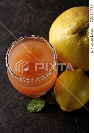 Salty dog with salt on the edge of the glass, grapefruit, lemon and mint Salty dog with salt on the edge of the glass, grapefruit, lemon and mint 72011788