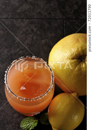 Salty dog with salt on the edge of the glass, grapefruit, lemon and mint Salty dog with salt on the edge of the glass, grapefruit, lemon and mint 72011790