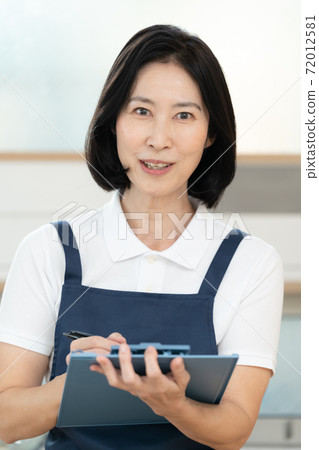 Housekeeping representative staff Housekeeping representative staff 72012581