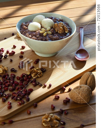 Korean food red bean porridge and walnut 72013086