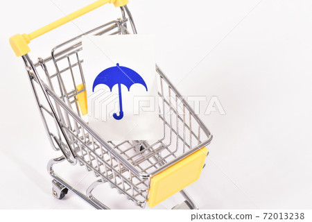 Umbrella mark card in the shopping cart 72013238