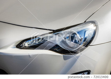 Headlight of the car 72013400