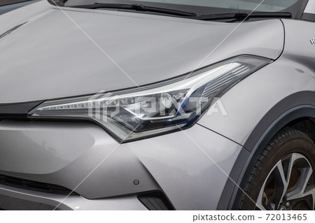 Headlight of the car 72013465