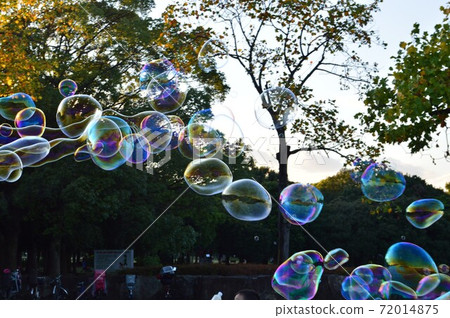 Soap bubble play Soap bubble play 72014875