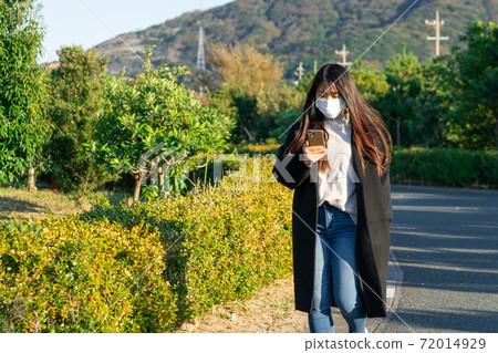 Mask smartphone park walk woman Mask smartphone park walk woman 72014929